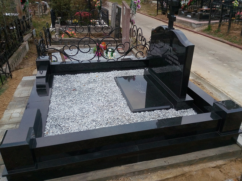 Почему появляются пятна на гранитных памятниках